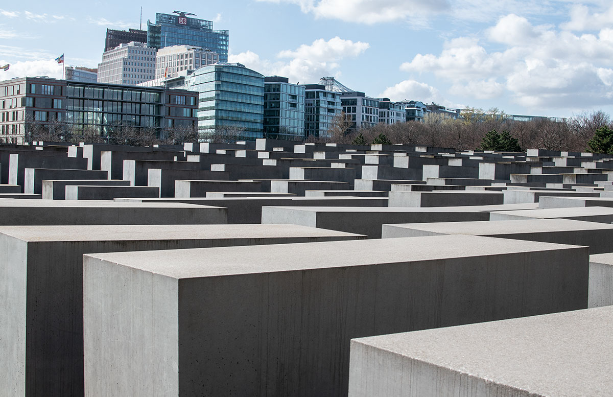 10-Ausflugtipps-für-Berlin,-die-du-dir-nicht-entgehen-lassen-solltest-juden-mahnmal