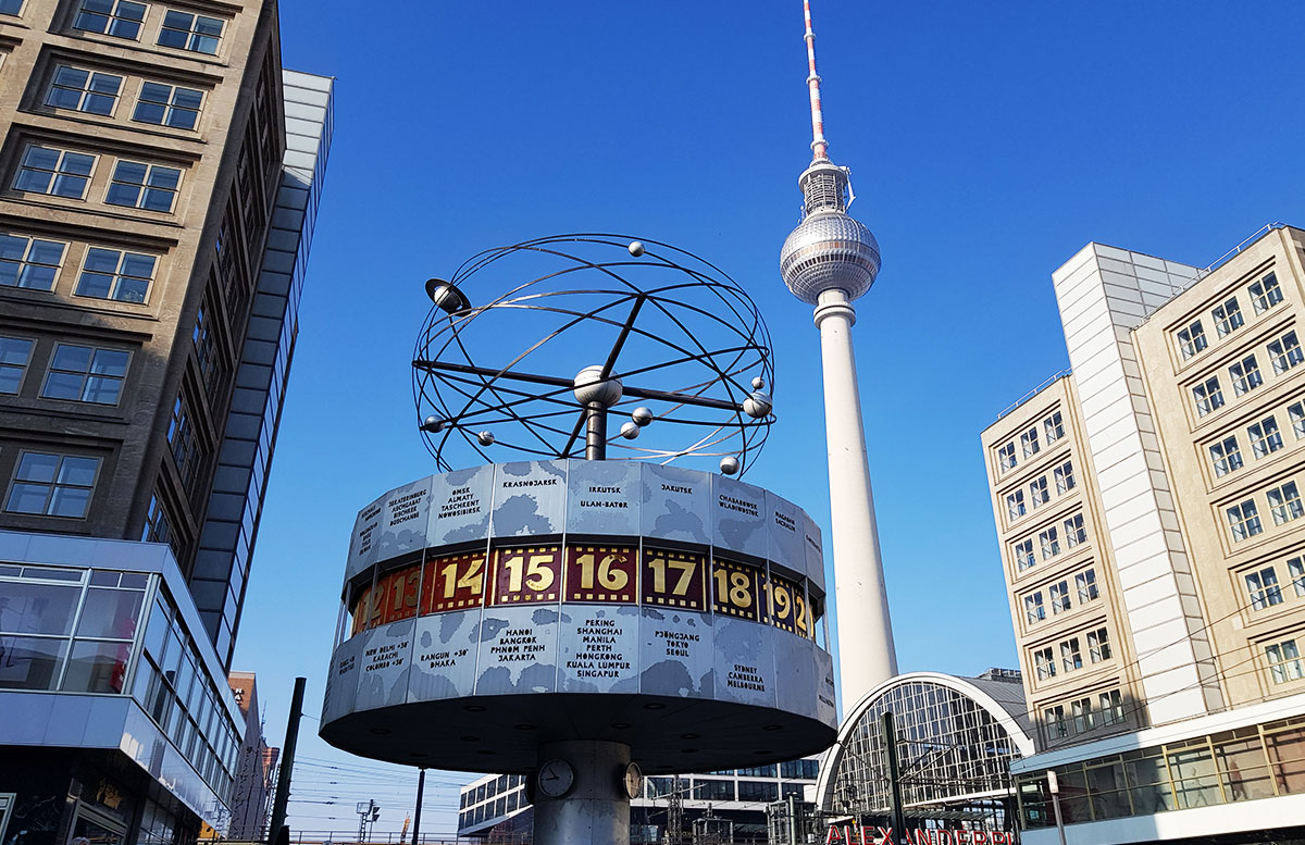 10 Ausflugtipps für Berlin, die du dir nicht entgehen lassen solltest weltzeituhr