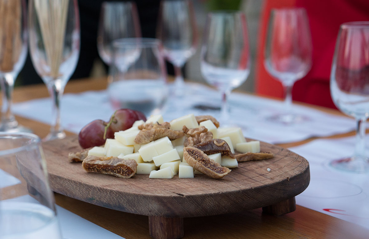 10 Ausflugtipps für Izmir, Türkei meer wein feigen käse 10-Dinge-die-man-unbedingt-in-Izmir-machen-muss-käseplatte-weingut