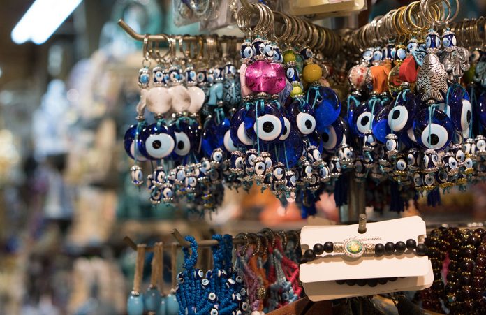 10 Ausflugtipps für Izmir, Türkei 10-Dinge-die-man-unbedingt-in-Izmir-machen-muss-türkisches-auge