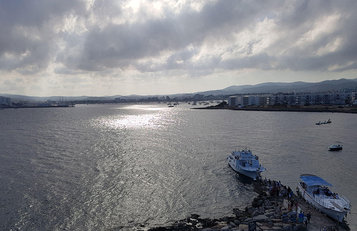 10-Tipps-für-den-Ibiza-Urlaub-mit-Kindern-fiesta-milord-aussicht-balkon