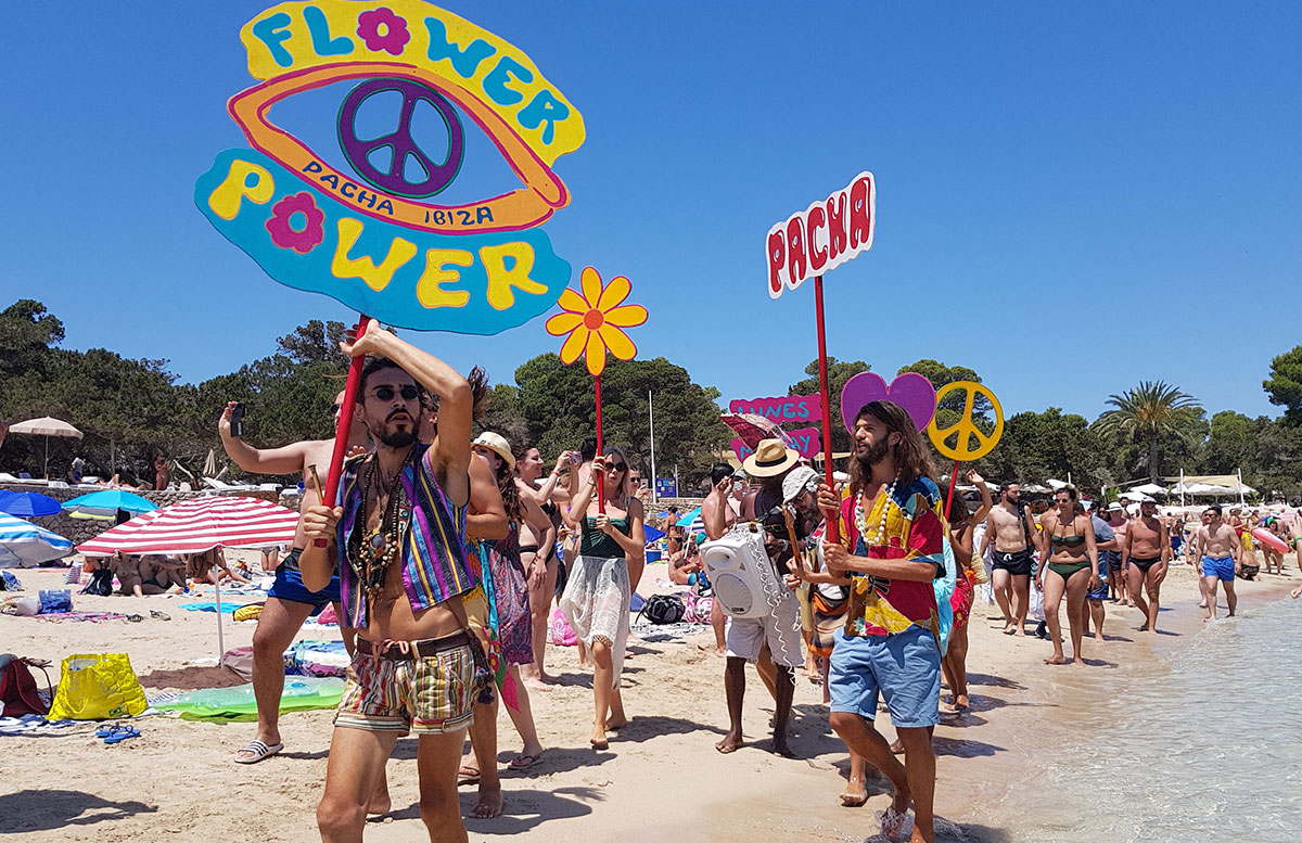 10-Tipps-für-den-Ibiza-Urlaub-mit-Kindern-flower-power-pacha