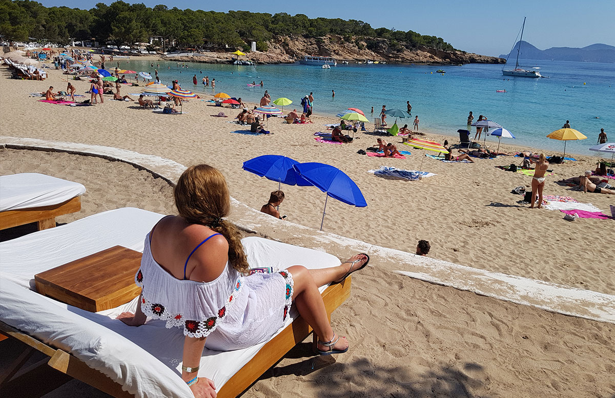 10-Tipps-für-den-Ibiza-Urlaub-mit-Kindern-playa-bossa-aussicht