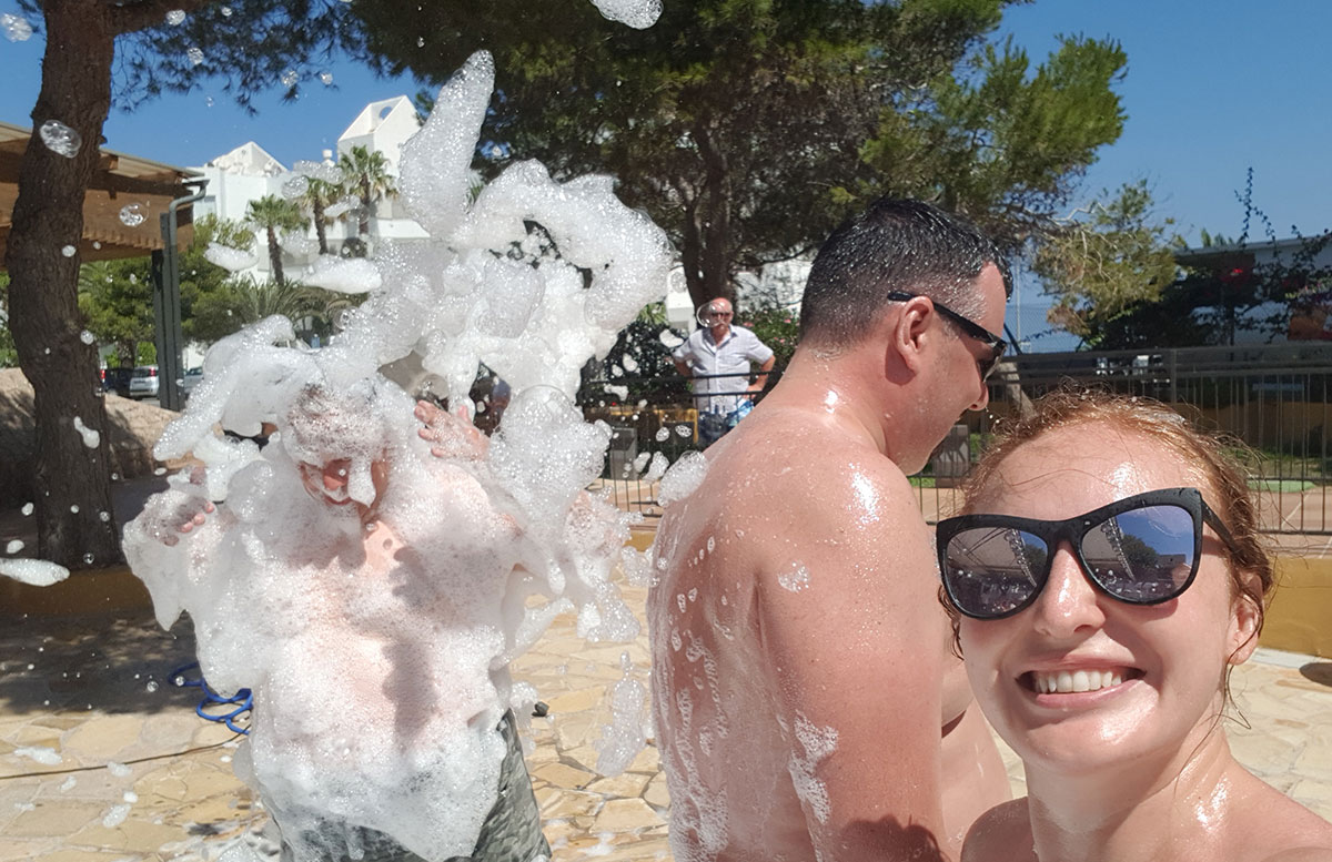 10-Tipps-für-den-Ibiza-Urlaub-mit-Kindern-schaumparty