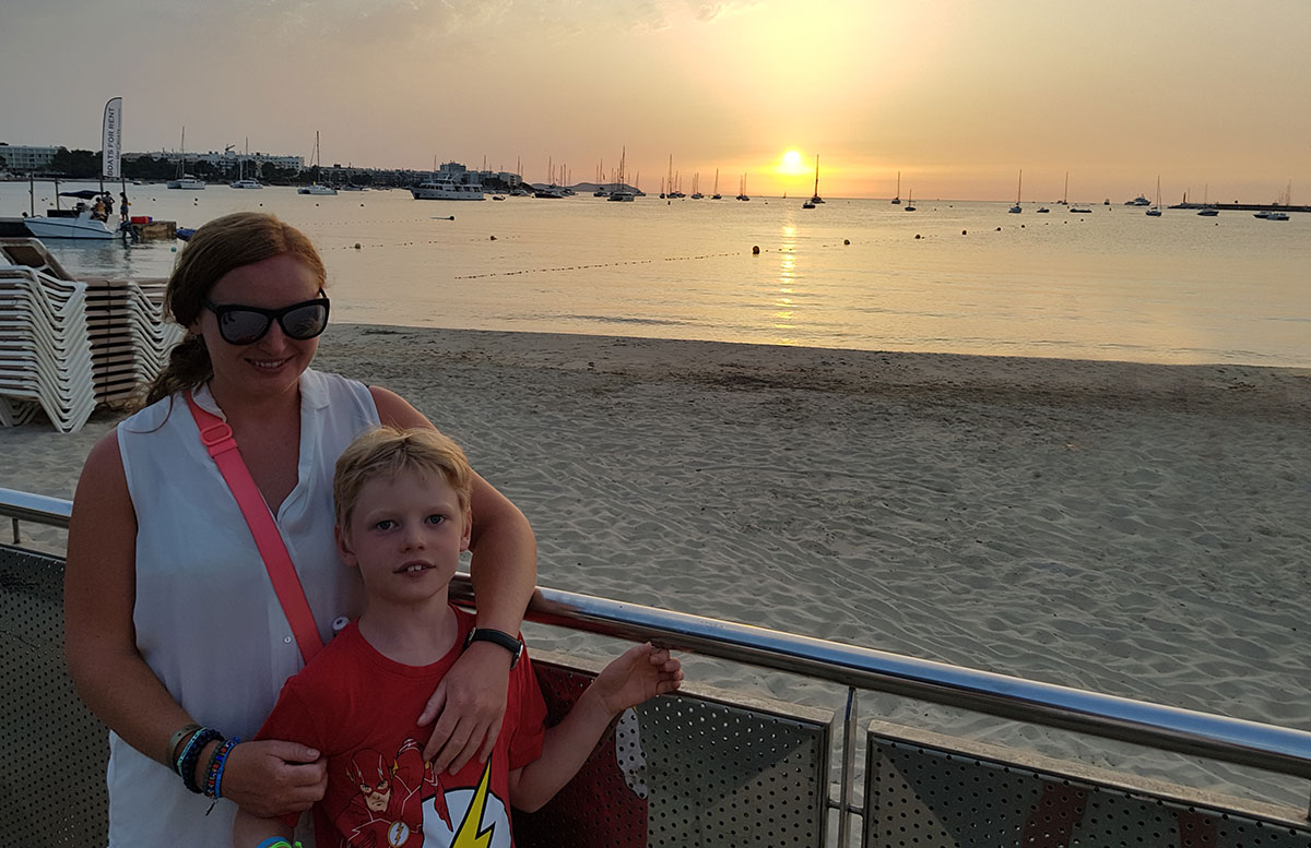 10-Tipps-für-den-Ibiza-Urlaub-mit-Kindern-vicky-und-lenny-sonnenuntergang