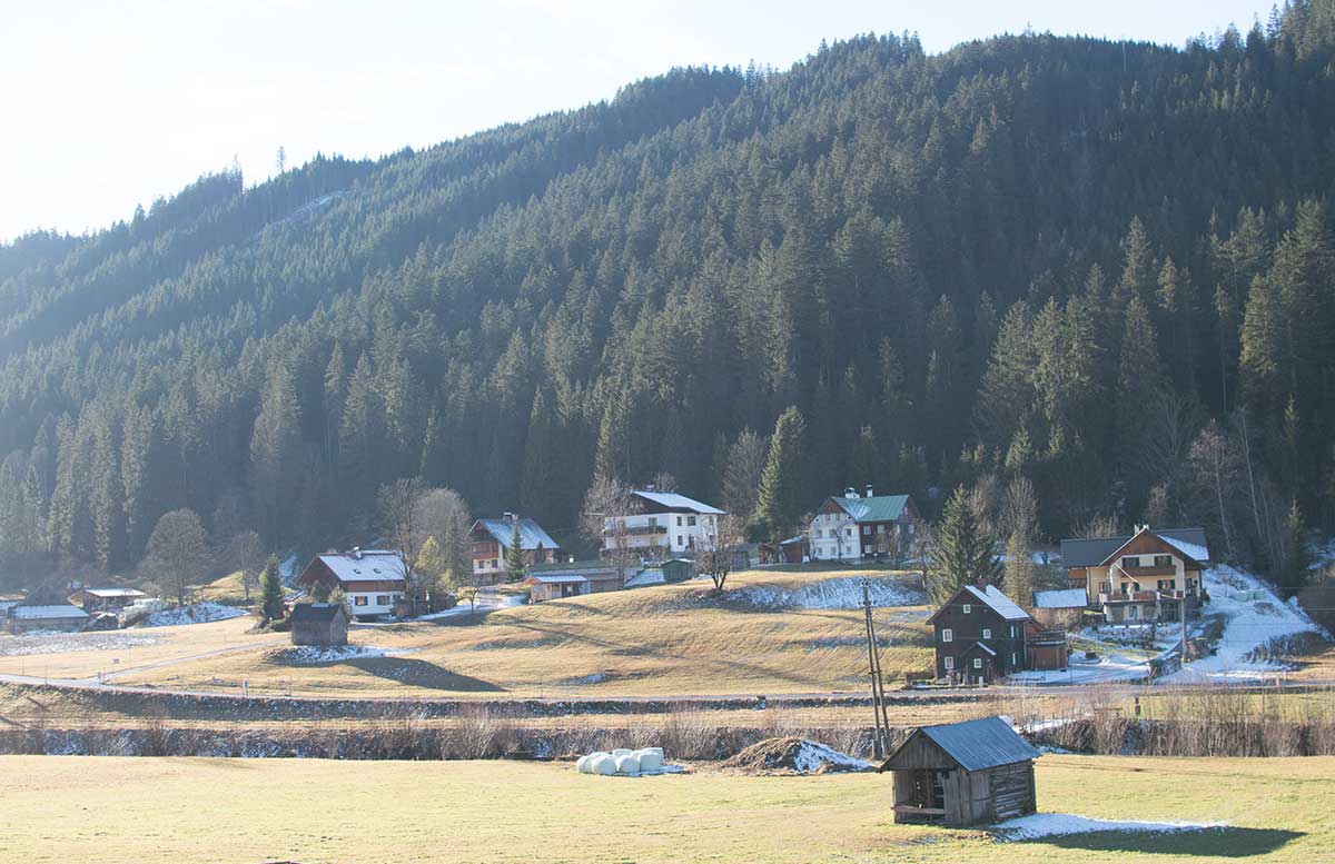  Leading-Family-Hotel-and-Resort-Dachsteinkönig-aussicht-berghäuser