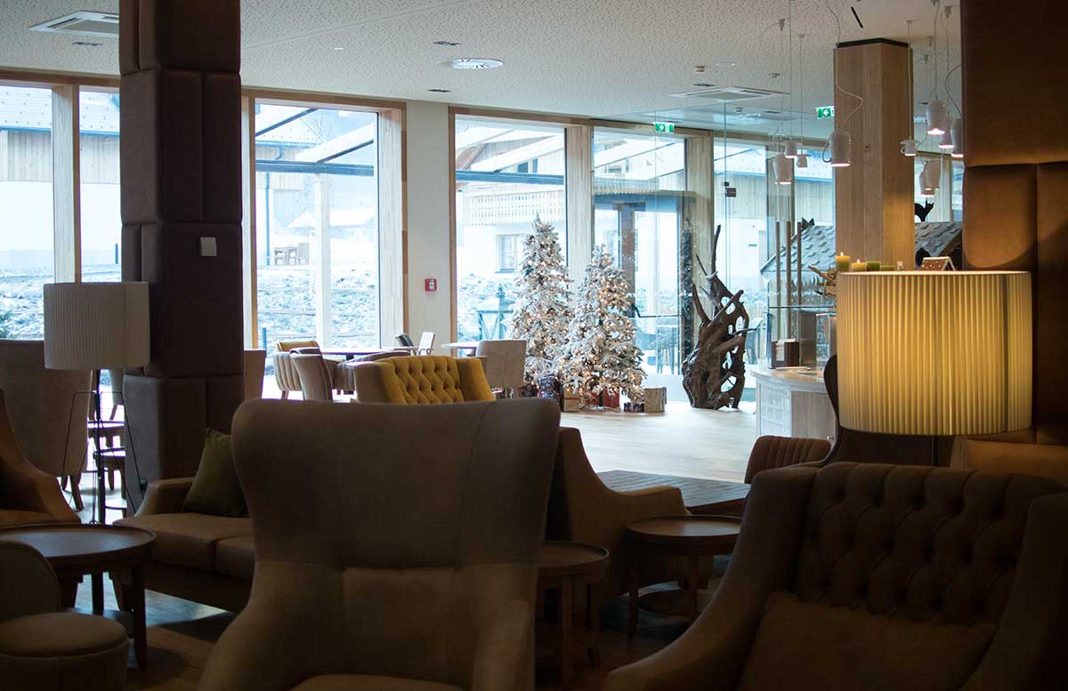 Leading-Family-Hotel-and-Resort-Dachsteinkönig-lobby