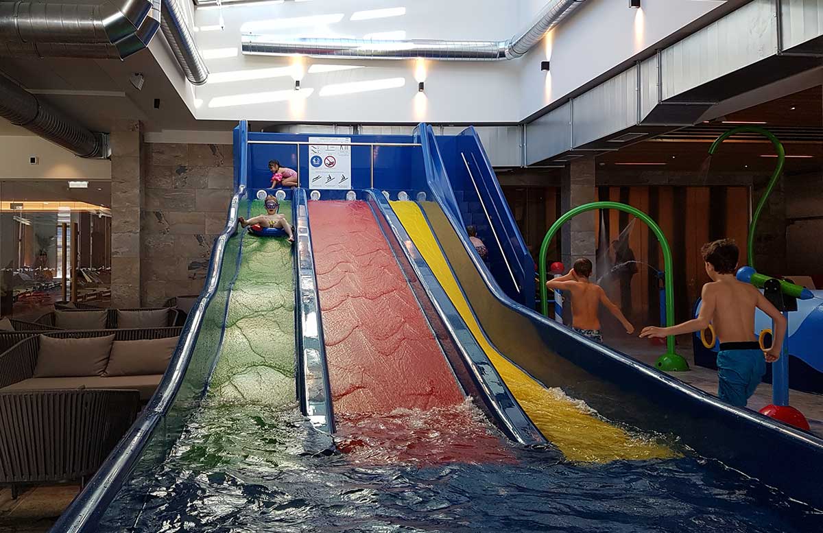 Leading-Family-Hotel-and-Resort-Dachsteinkönig-rutschen-für-kinder
