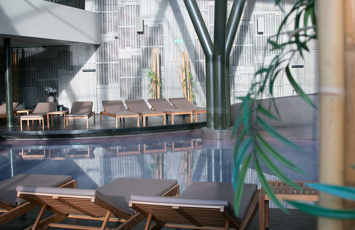 Terme-Olimia-und-das-Wellnesshotel-Sotelia-pool-und-liegen