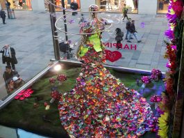 Manish-Arora-for-Swarovski---Life-is-Beautyful-schmetterlingskleid