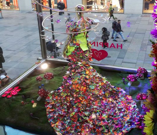 Manish Arora for Swarovski – Life is Beautiful Manish-Arora-for-Swarovski---Life-is-Beautyful-schmetterlingskleid