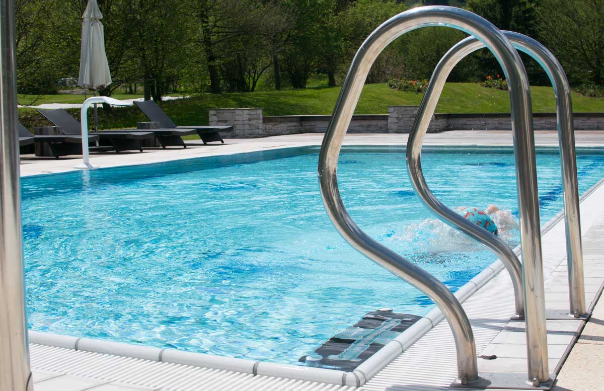 Hotel-Gut-Weissenhof-in-Radstadt-outdoor-pool