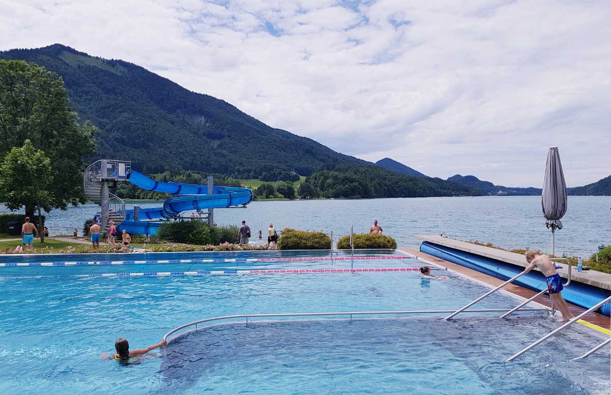 Zillenschifffahrt-am-Fuschlsee-und-das-Schloss-Fuschl-fuschlseebad-perspektive-von-der-brücke