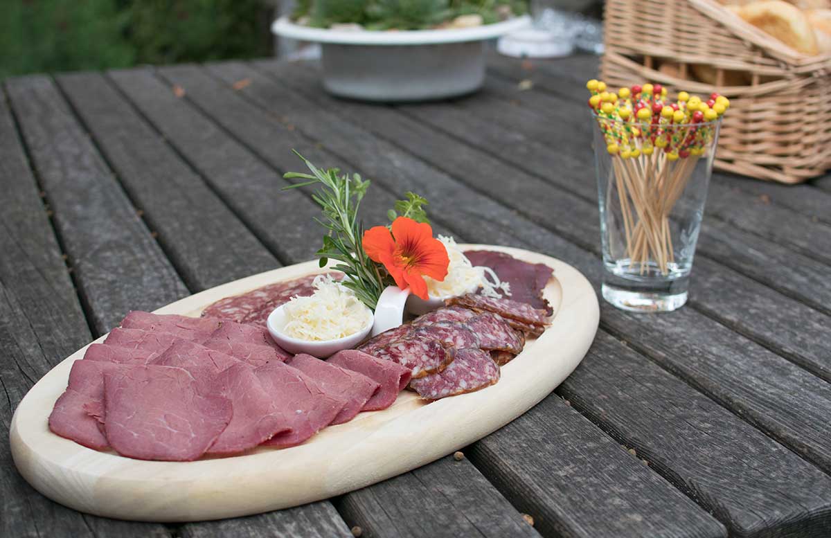 Die-Straußenfarm-am-Lindenhof-in-Auffen-straussen-aufschnitt