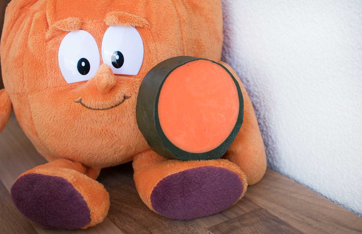 Happy-Halloween-mit-lush-kürbis-magic-wand-seife