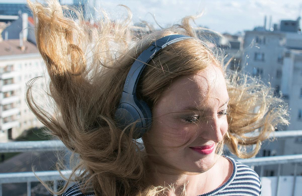 sony-hear-on-2-mini-wireless-kopfhörer-in-action