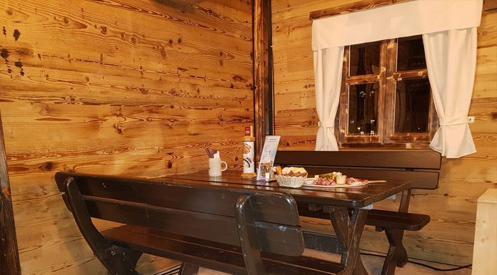 Die Kolariks Almhütte mit Eisstockbahn am Wiener Eistraum Die-Kolariks-Almhütte-mit-Eisstockbahn-am-Wiener-Eistraum-hütte