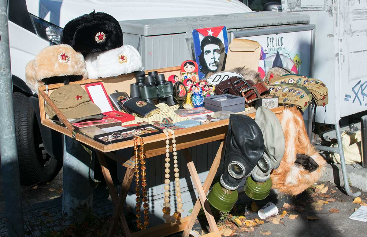 24 Stunden Trip - 10 Ausflugstipps für Berlin checkpoint charlie souvenirs