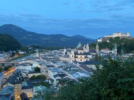 24-Stunden-in-Salzburg-Ausflugstipps-für-Familien-mönchberg-bei-nacht