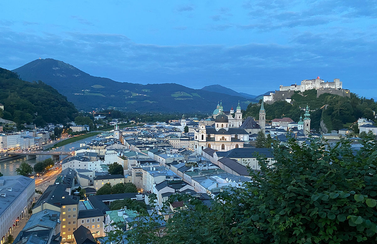 24-Stunden-in-Salzburg-Ausflugstipps-für-Familien-mönchberg-bei-nacht
