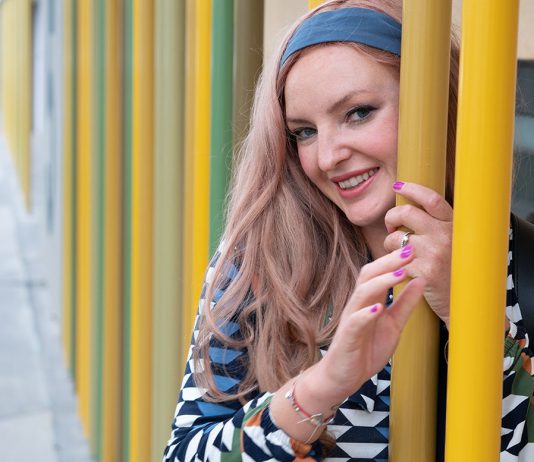 70er Jahre Revival – Herbst Outfit 70er-Jahre-Revival-Herbst-Outfit-detail-gesicht-bei-stange