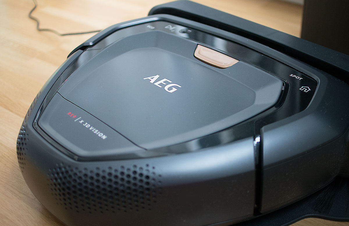 AEG-Saugroboter-RX9-1-SGM---mein-kleiner-Held-detail.jpg