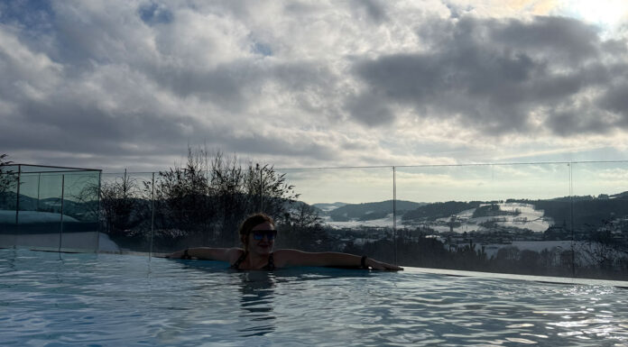 aigo Familienhotel in Aigen im Mühlkreis – Familienurlaub in Oberösterreich AIGO-Familienhotel-in-Aigen-im-Mühlkreis-vicky-im-pool