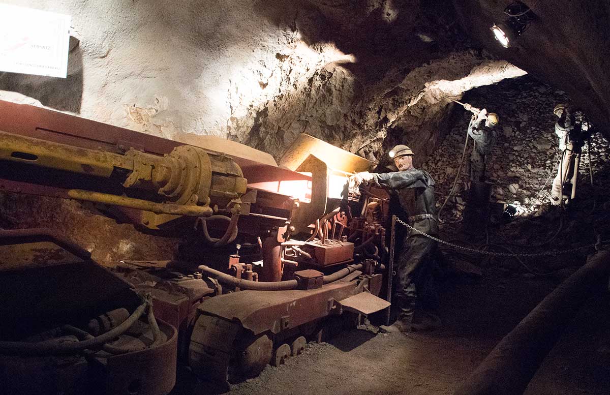 abenteuer-erzberg-schaubergwerk-und-haulys-abenteuerfahrt-arbeter