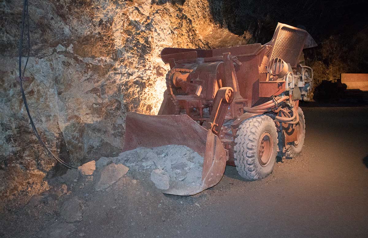 abenteuer-erzberg-schaubergwerk-und-haulys-abenteuerfahrt-bagger