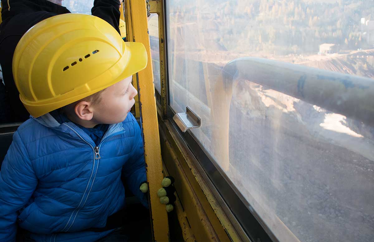 abenteuer-erzberg-schaubergwerk-und-haulys-abenteuerfahrt-lenny-fenster