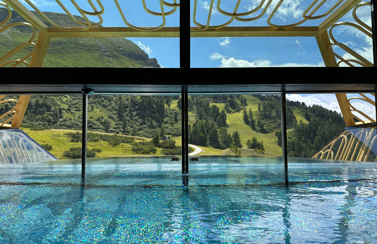 Adults-only-und-Familienhotel-Steiner-in-Obertauern-infinity-pool-raus