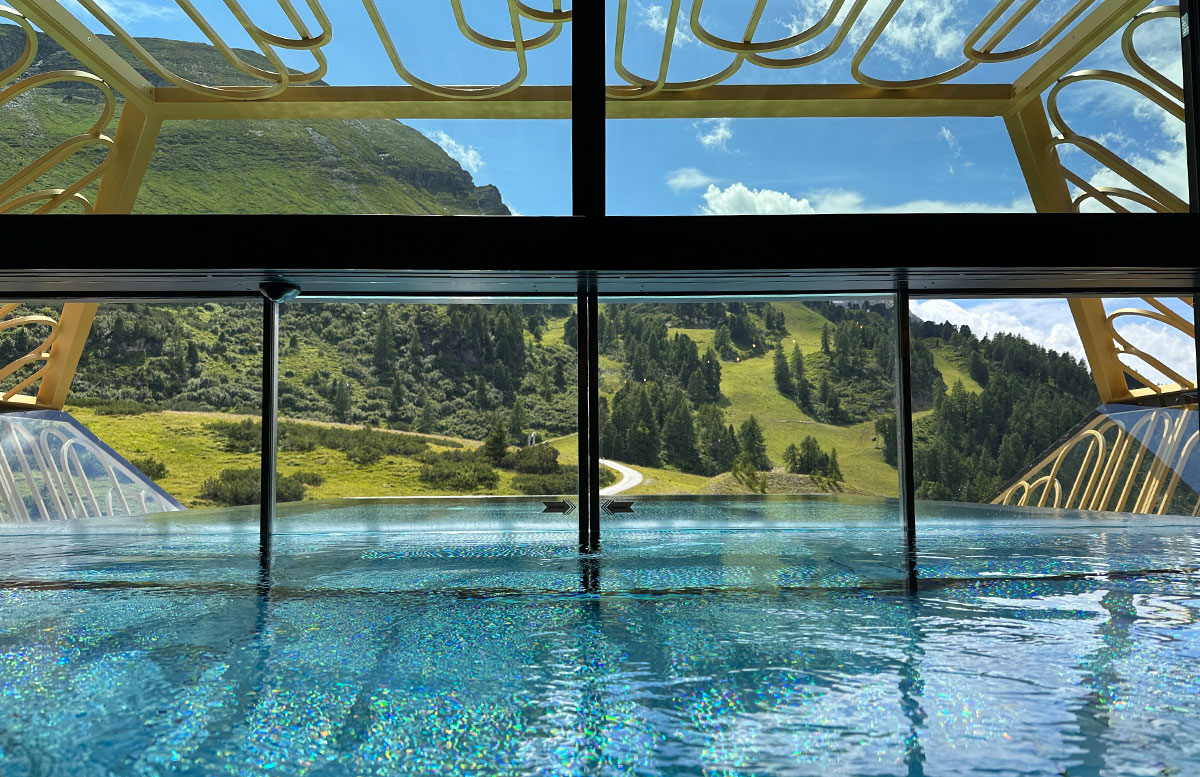 Adults-only-und-Familienhotel-Steiner-in-Obertauern-infinity-pool-raus