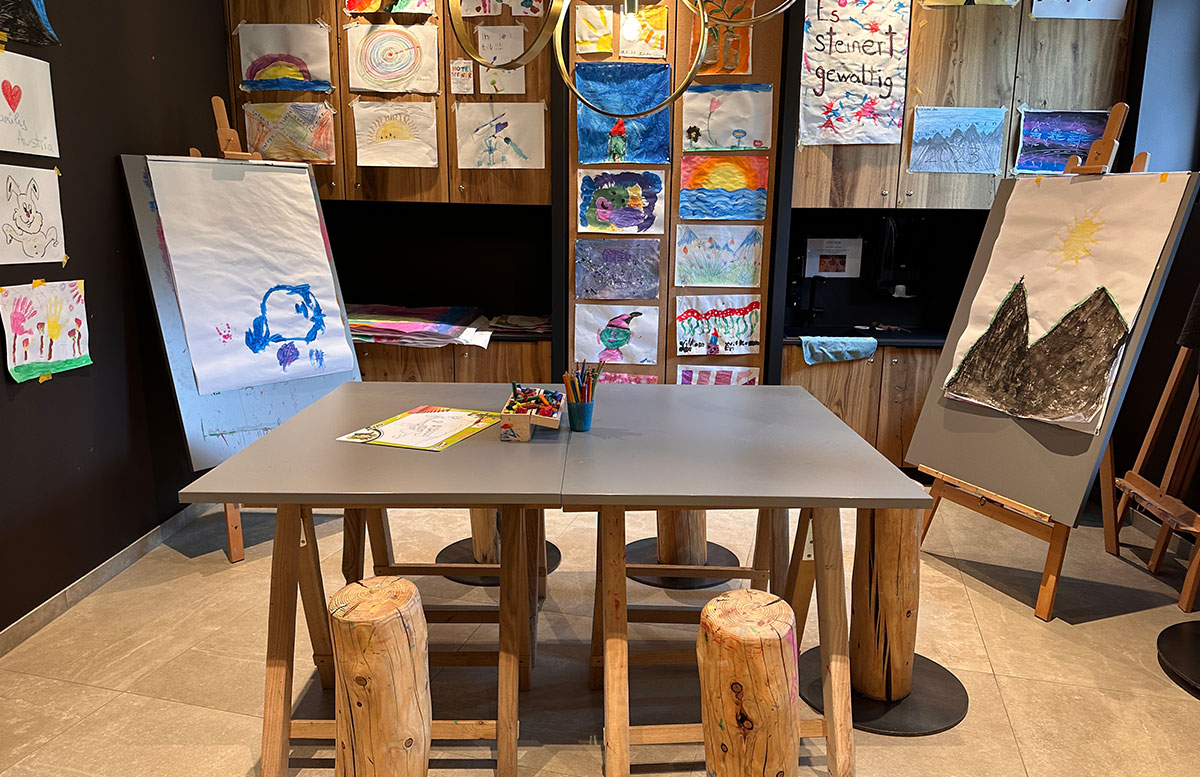 Adults-only-und-Familienhotel-Steiner-in-Obertauern-malatelier