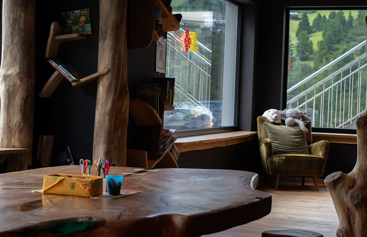 Adults-only-und-Familienhotel-Steiner-in-Obertauern-waldspielplatz