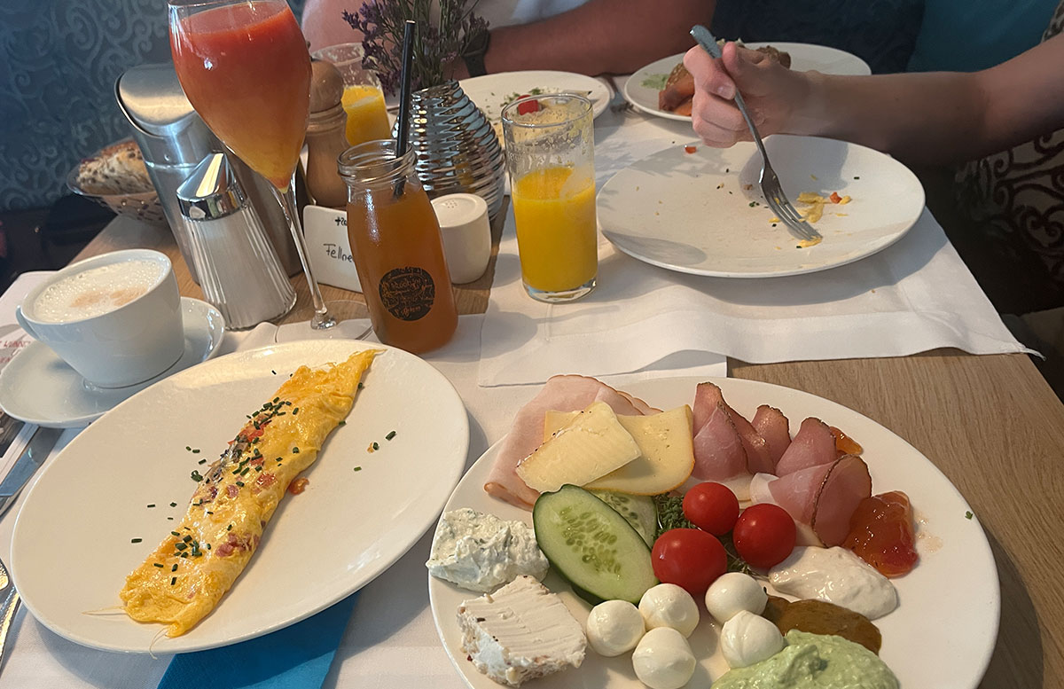 All-Inclusive-Hotel-Die-Sonne-Family-und-Spa-frühstück
