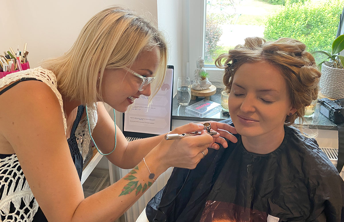 All-inkl.-Service-für-die-Hochzeit-Brautstyling-mit-Airbrush-Makeup-air-brush