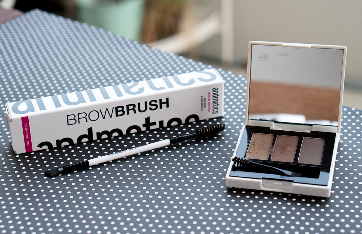  Augenbrauen formen und stylen mit Andmetics augenbrauenpuder.jpg