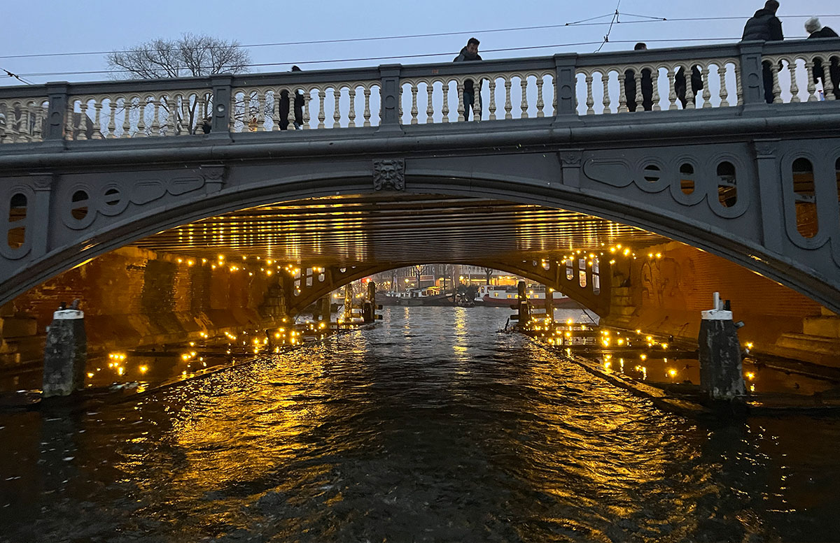 Ausflüge-nach-Holland-mit-A-ROSA-SENA-grachtenfahrt-lichter