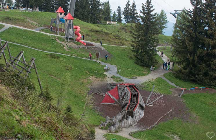 Ausflug-zum-Familien-Erlebnispark-am-Geisterberg-in-St.-Johann-kinderspielplatz