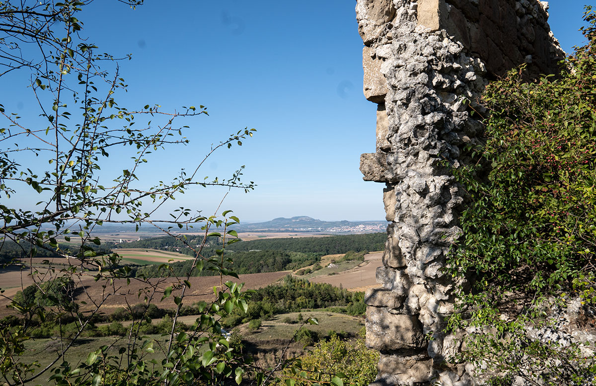 Ausflug-zur-Burg-Falkenstein-und-E-Bike-Tour-in-Poysdorf-sicht-auf-tschechien