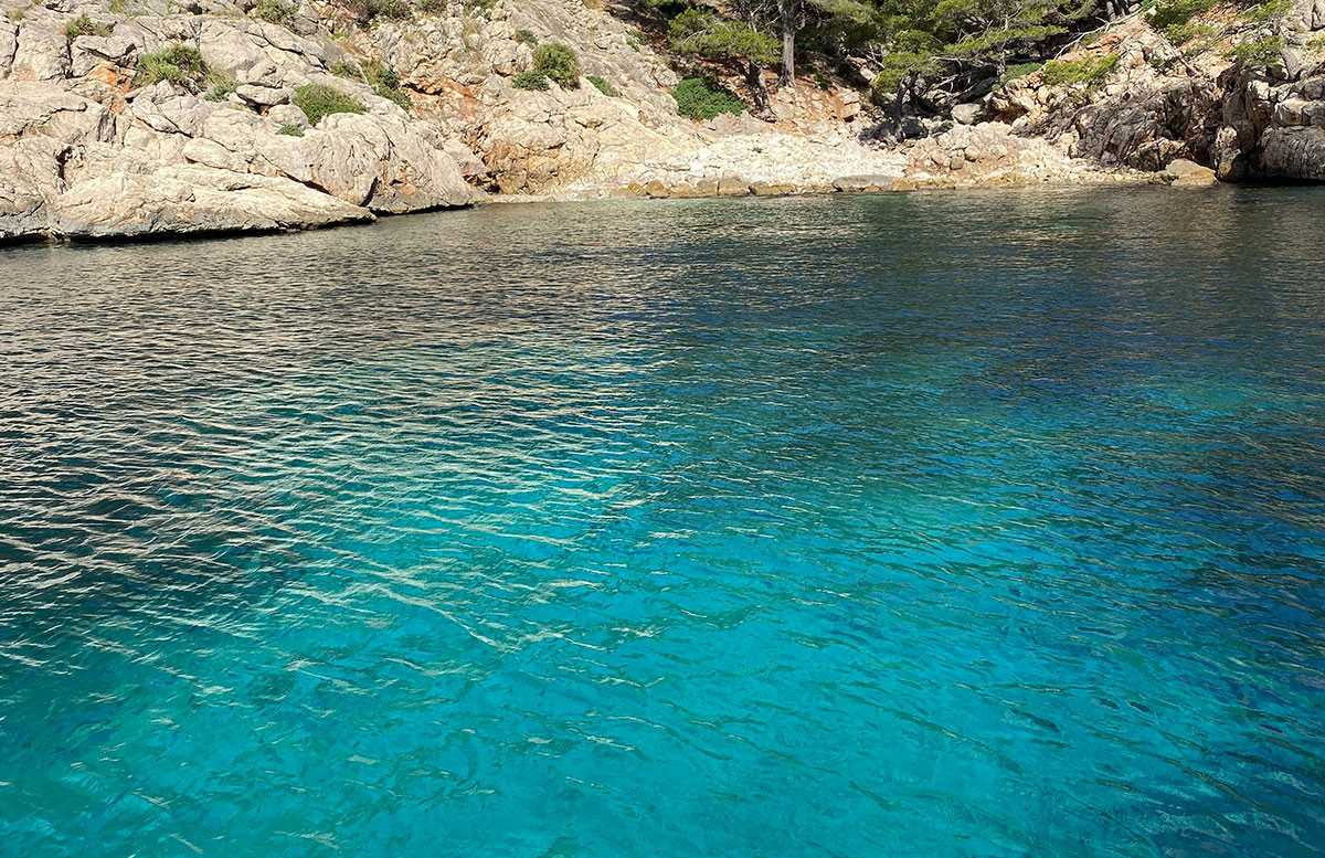 Ausflug-zur-schönsten-Bucht-in-Pollensa-türkises-wasser