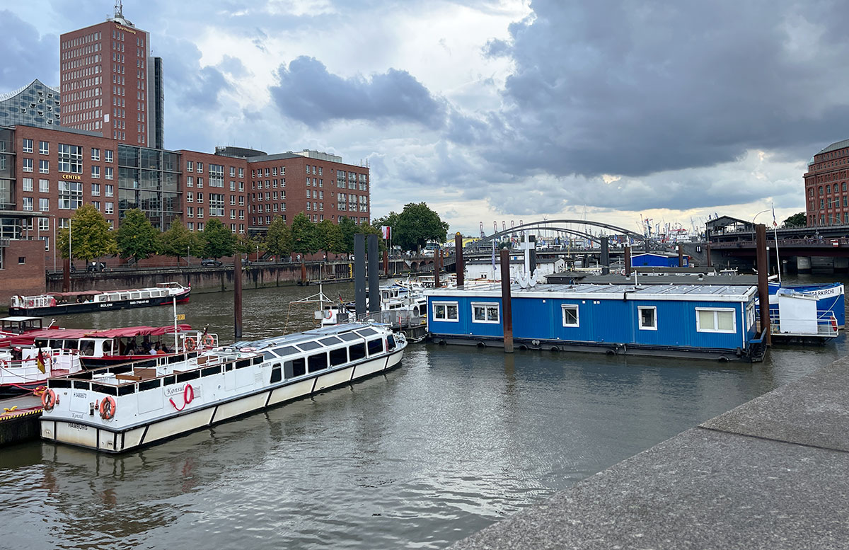 Ausflugsziele-für-Kinder-in-Hamburg-bei-Regen-container-schiff