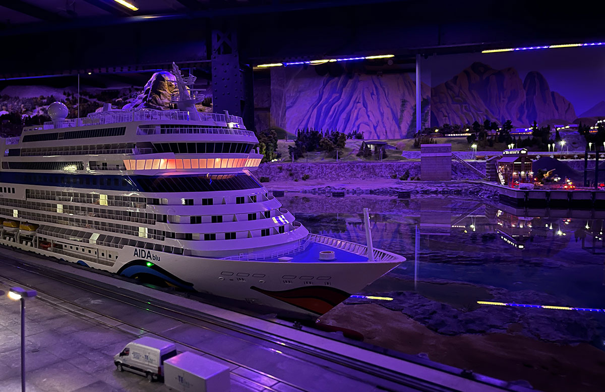 Ausflugsziele-für-Kinder-in-Hamburg-bei-Regen-schiff-aida