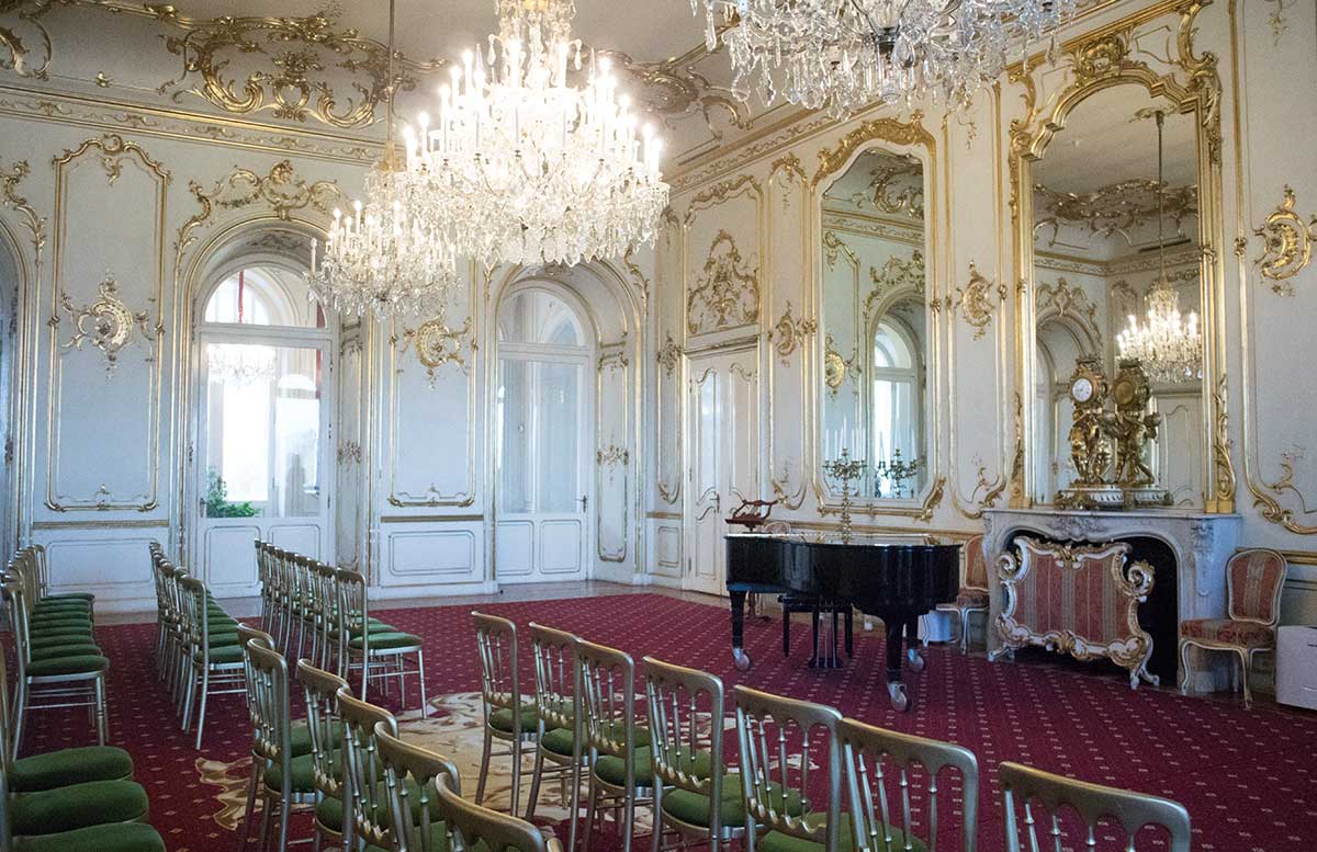 ausfluege-nach-keszthely-ins-schlossmuseum-konzertsaal