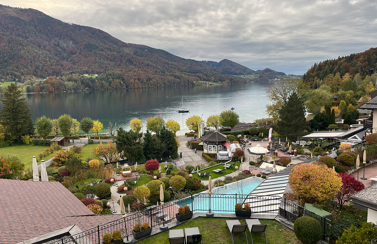 Babymoon-im-Ebner's-Waldhof-am-See-aussicht-zimmer