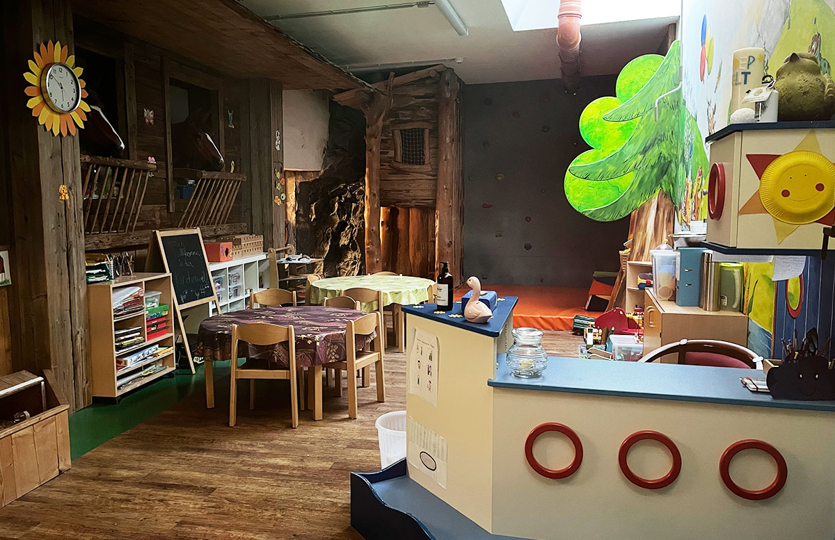 Babymoon-im-Ebner's-Waldhof-am-See-kinderraum