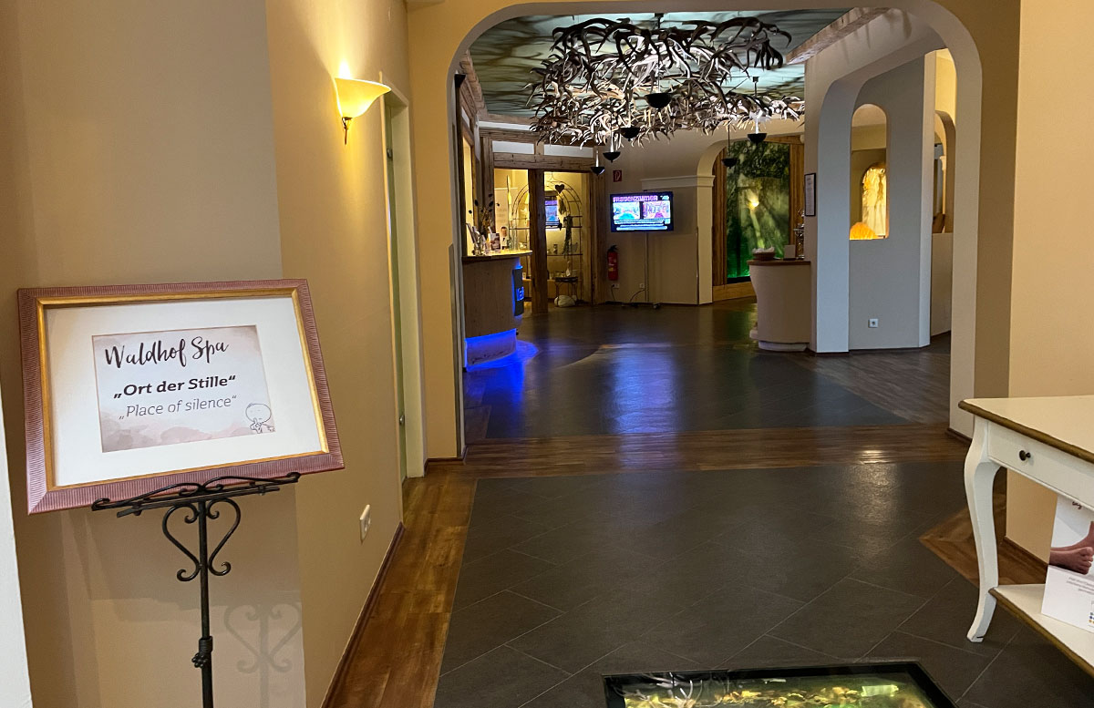 Babymoon-im-Ebner's-Waldhof-am-See-spa-bereich