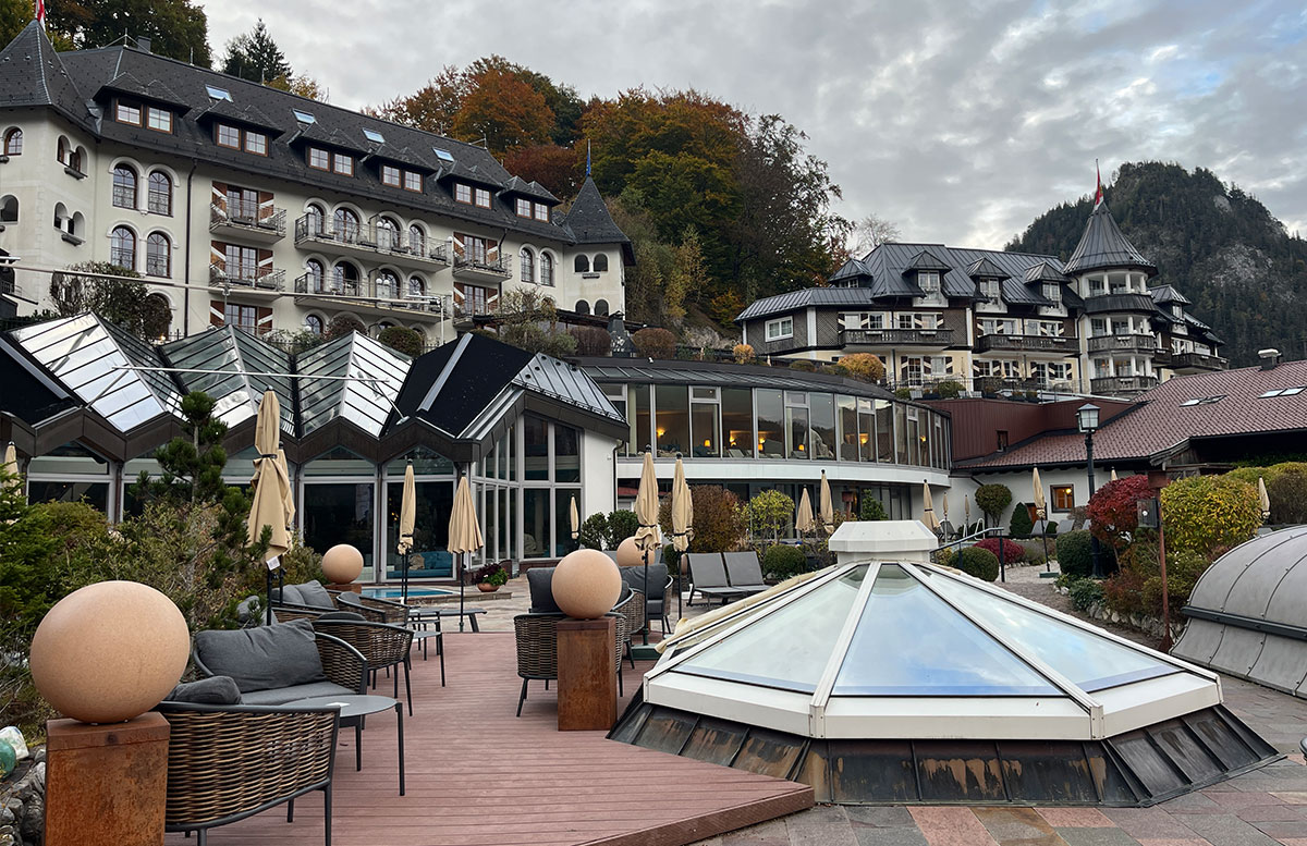 Babymoon-im-Ebner's-Waldhof-am-See-terrasse