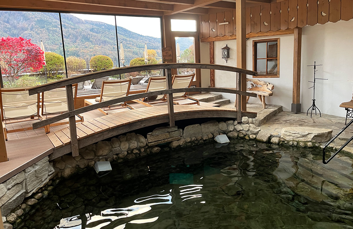 Babymoon-im-Ebner's-Waldhof-am-See-wellness-brücke