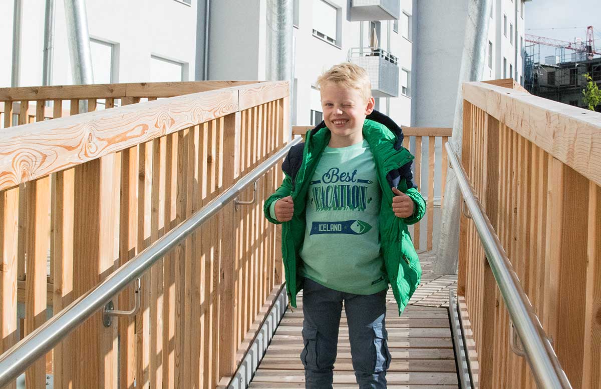 Back to School Herbst Outfit von TK Maxx Lenny zwinkert